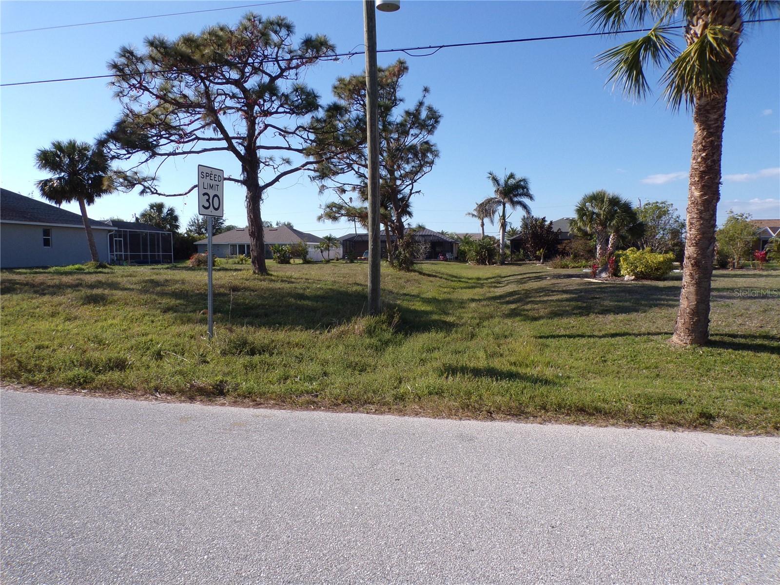 9 LONG MEADOW LN photo 2