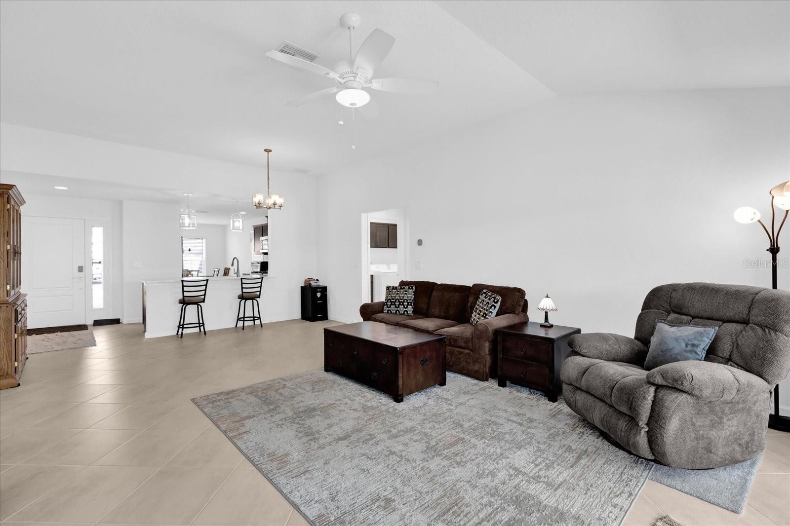 1392 KENNETH ST photo 4