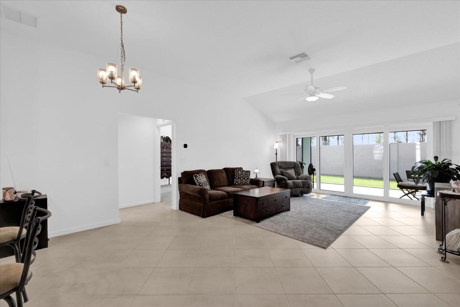 1392 KENNETH ST photo 5