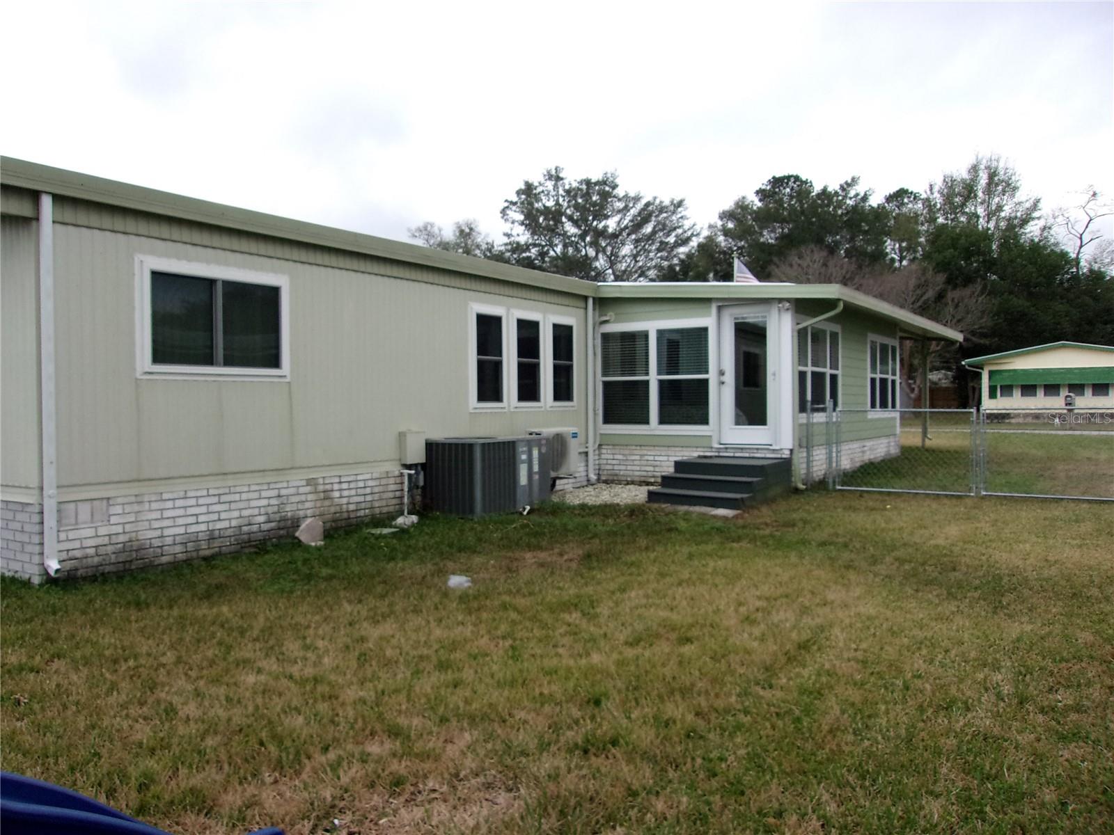 461 NE 62ND TER photo 5