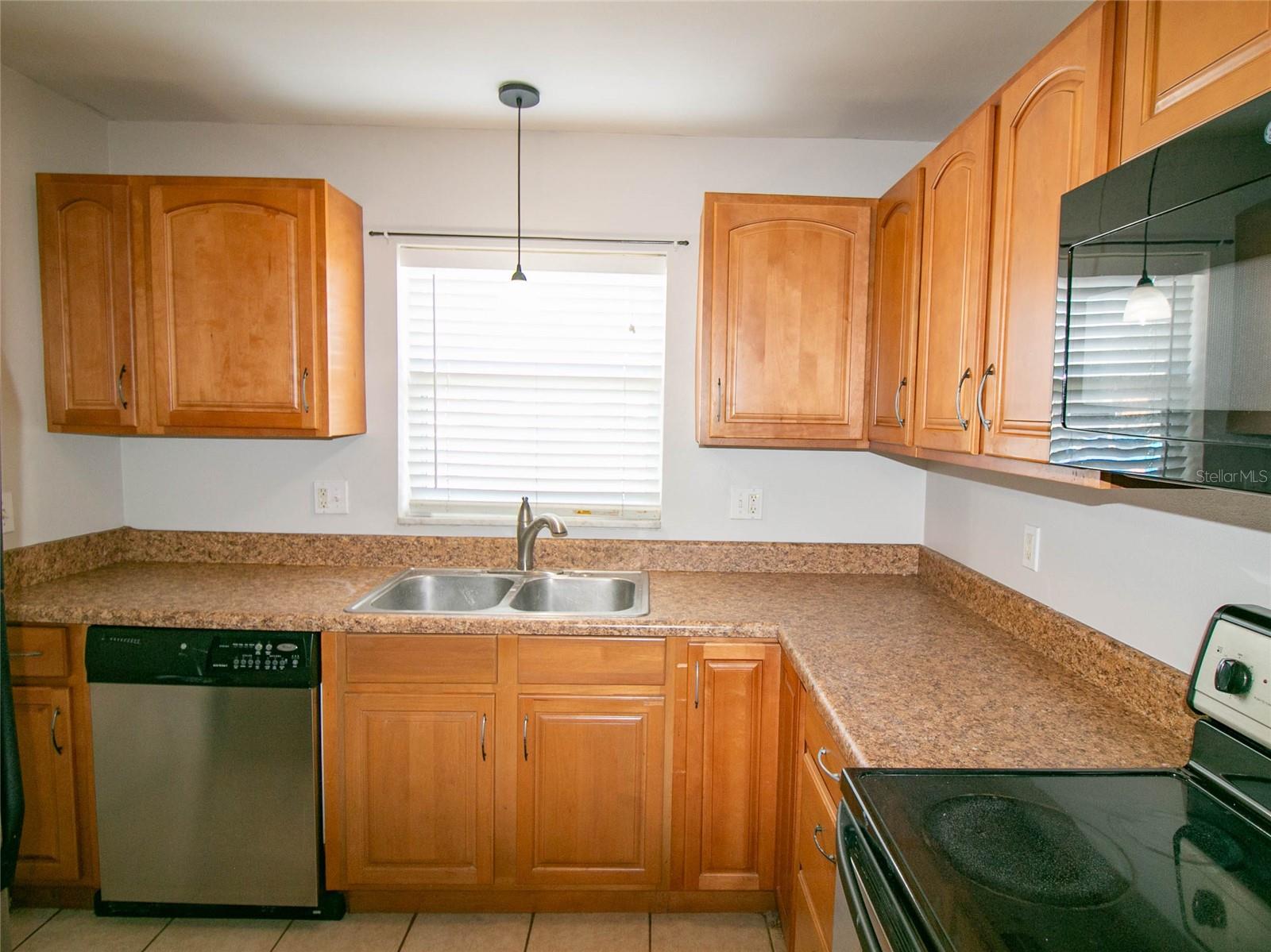 485 CITADEL DR photo 2