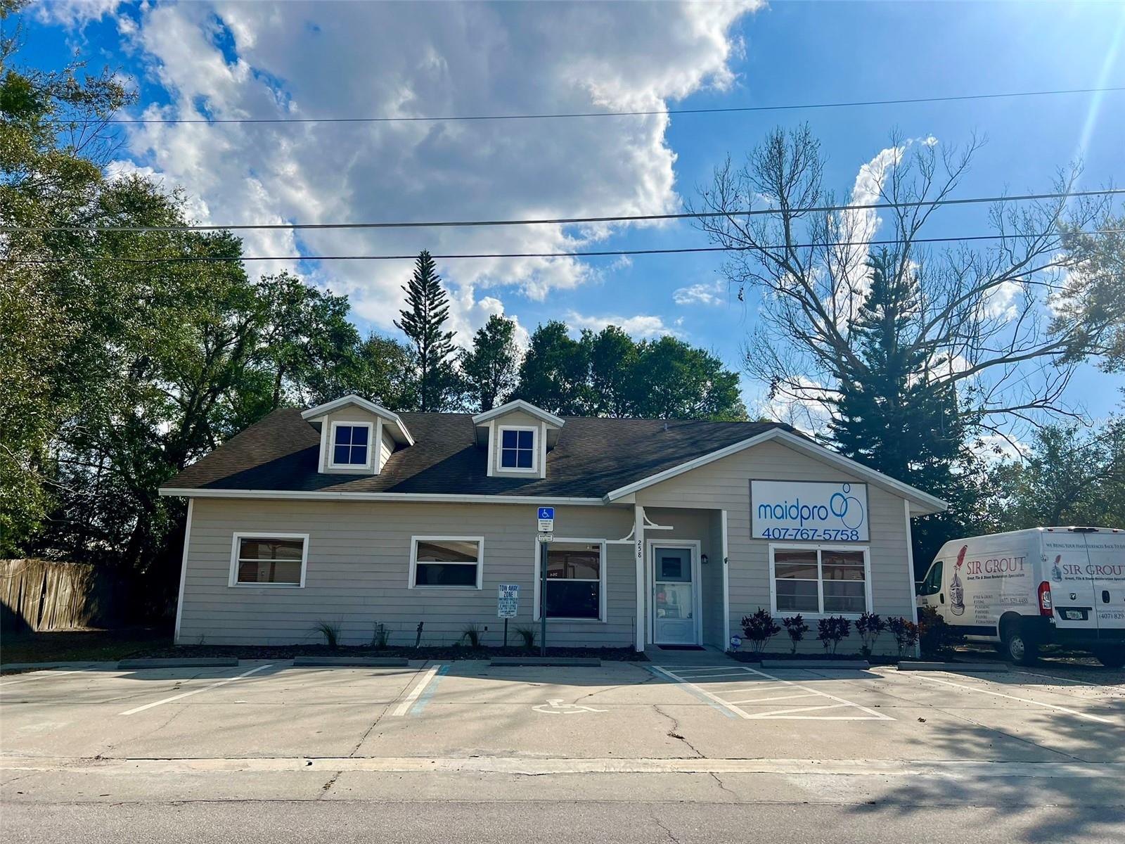 258 SHORT AVE photo 2