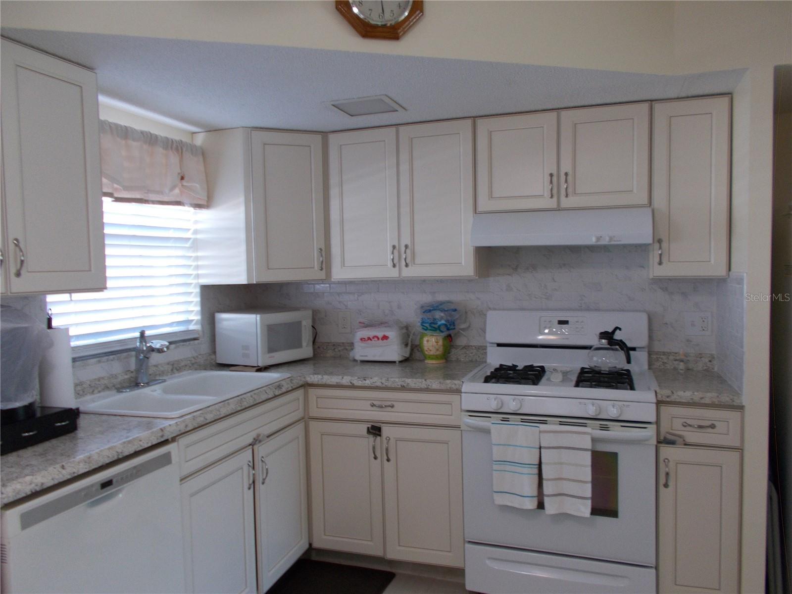7729 39TH TER N photo 3