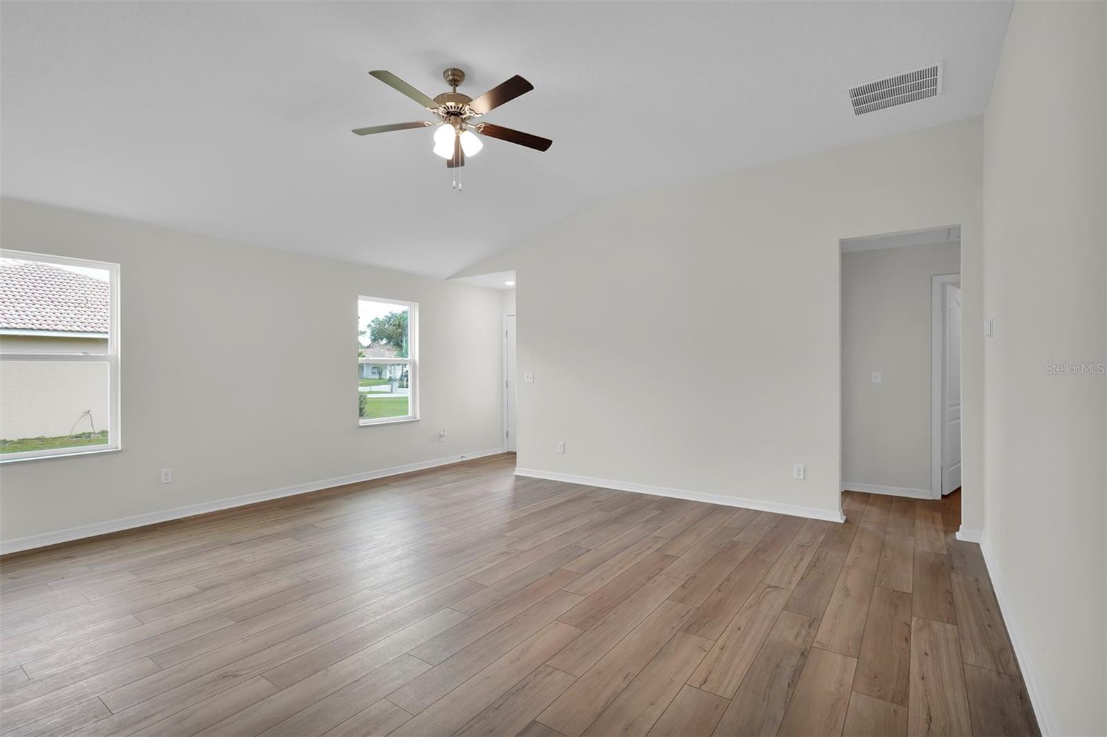 22 PRINCESS DELORES LN photo 3