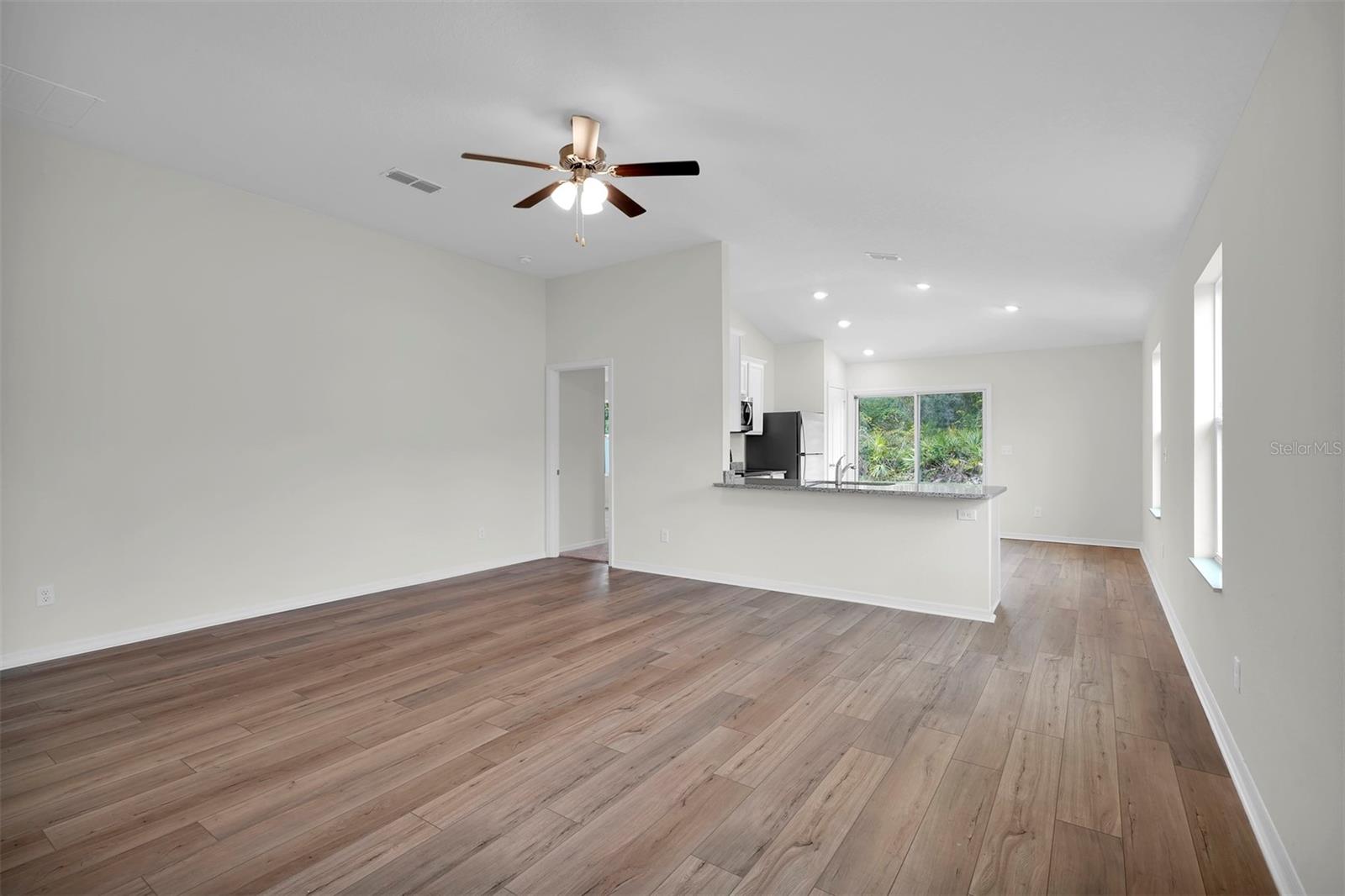 22 PRINCESS DELORES LN photo 4