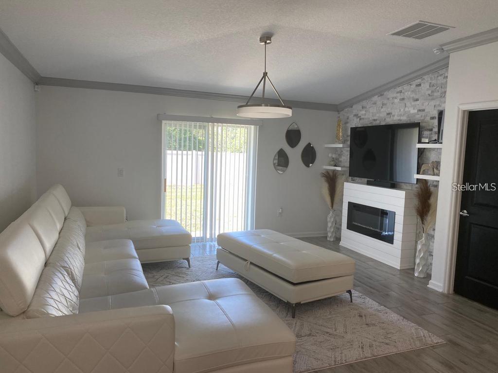 212 PERSHING ST photo 2