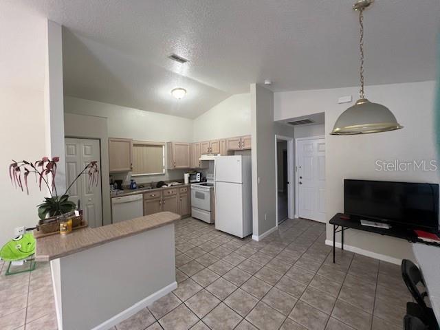 9 ROCKET LN photo 4