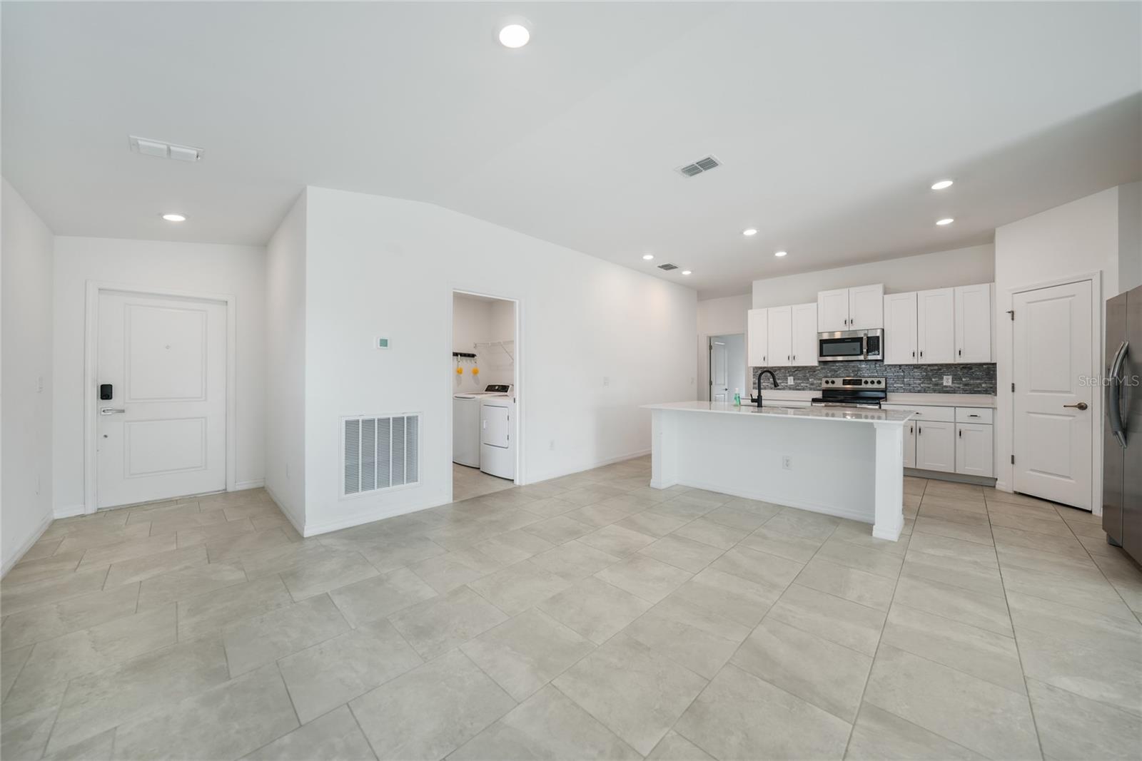 149 HERCULES DR photo 5