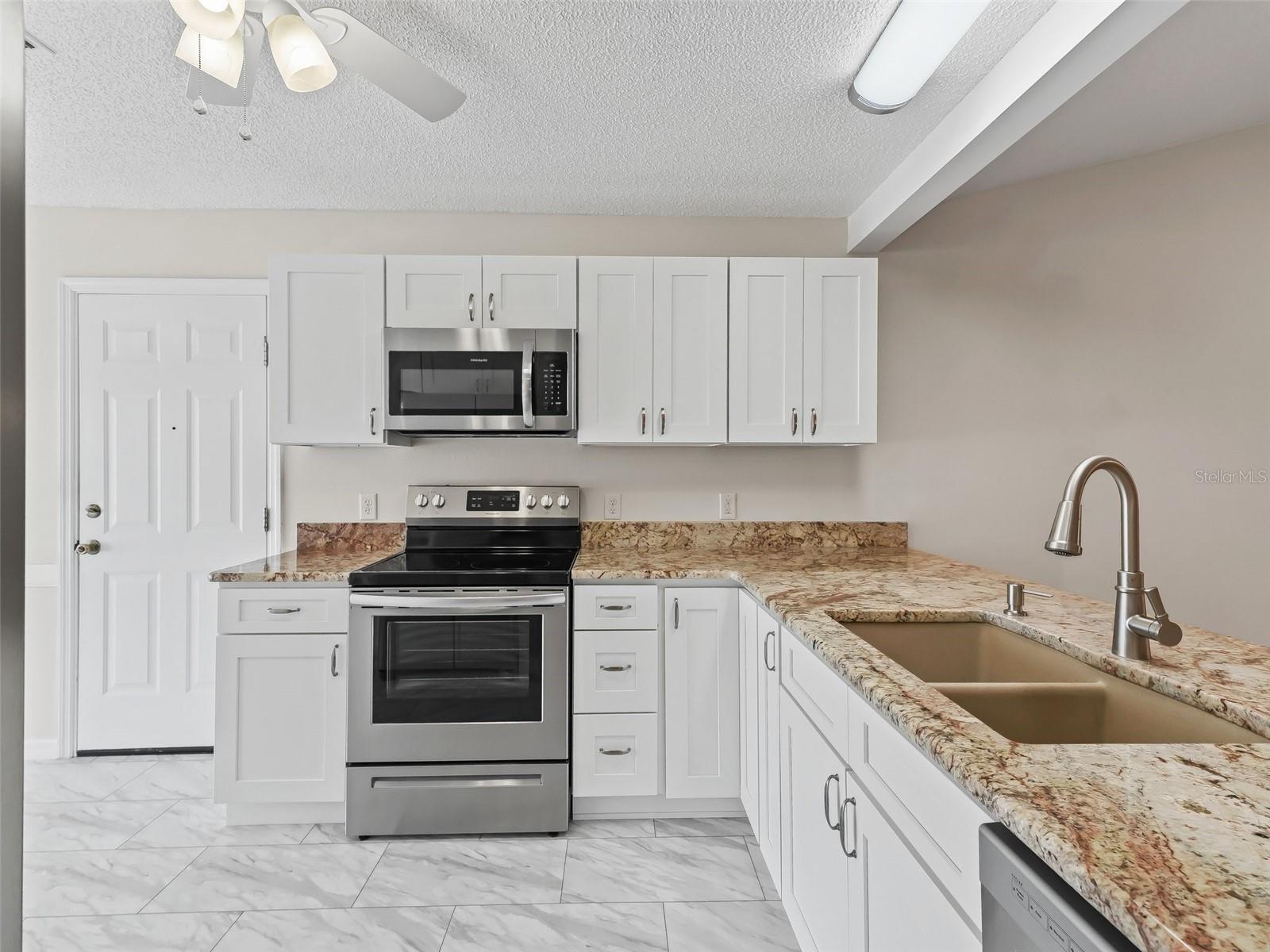 1303 FONTANA CT photo 5