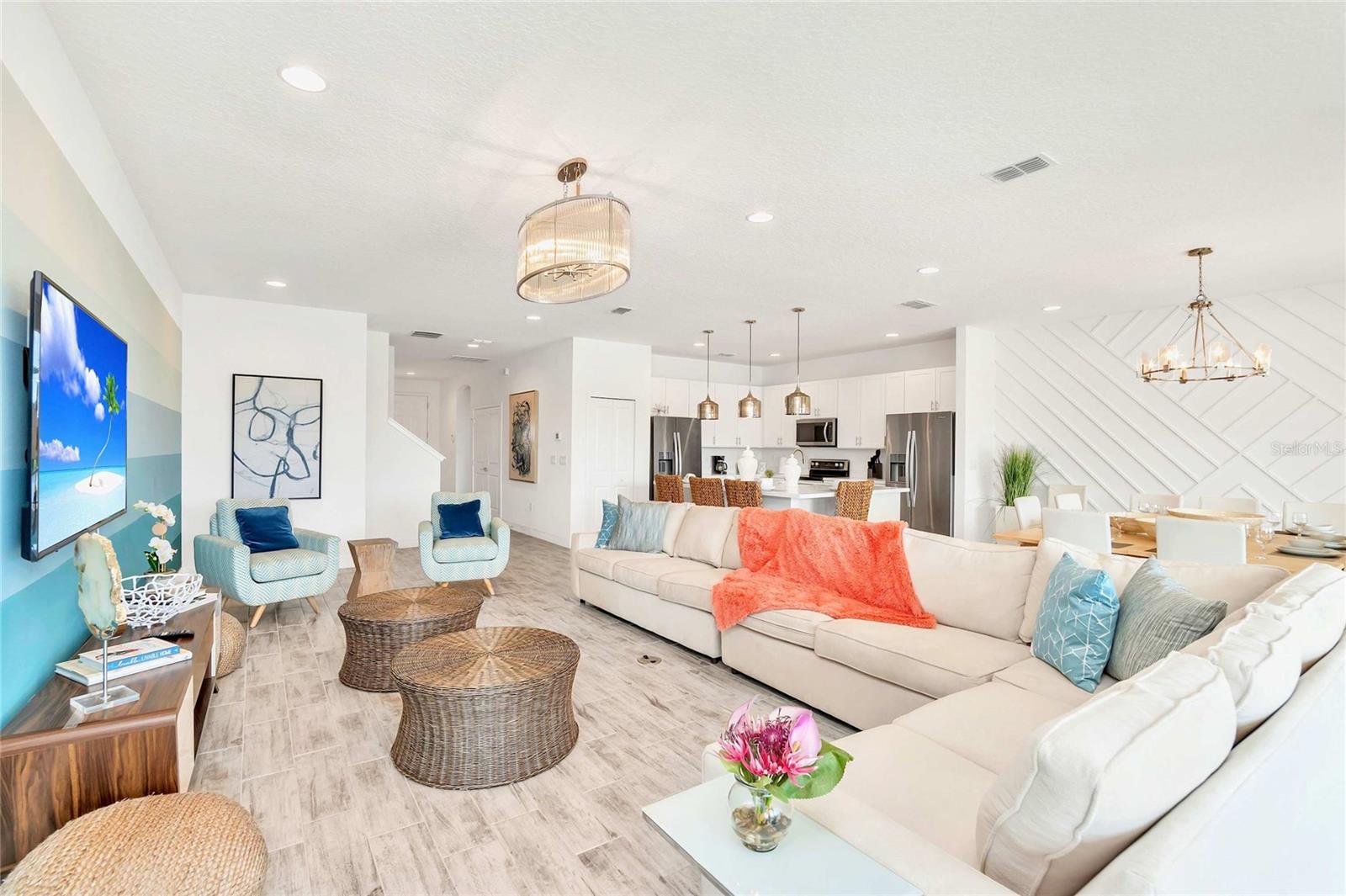 537 MARCELLO BLVD photo 3
