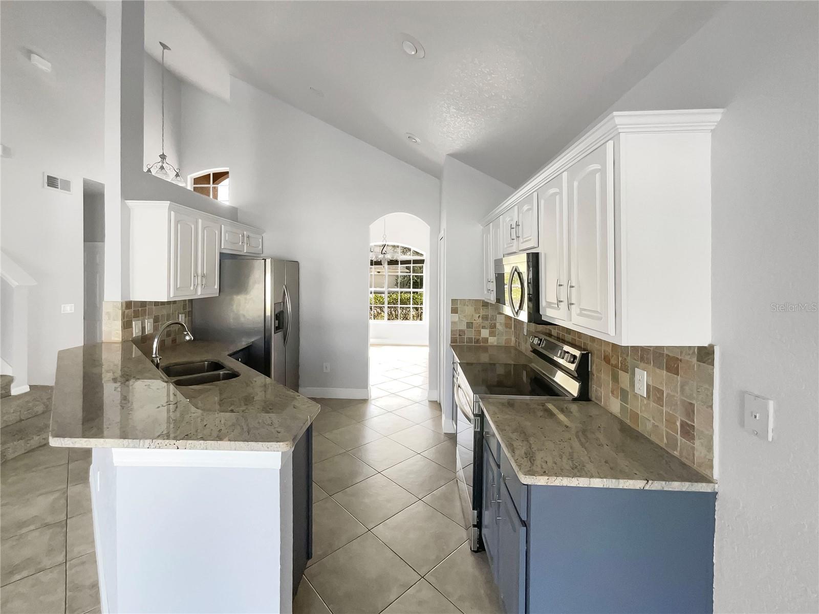 196 WESTMORELAND CIR photo 5