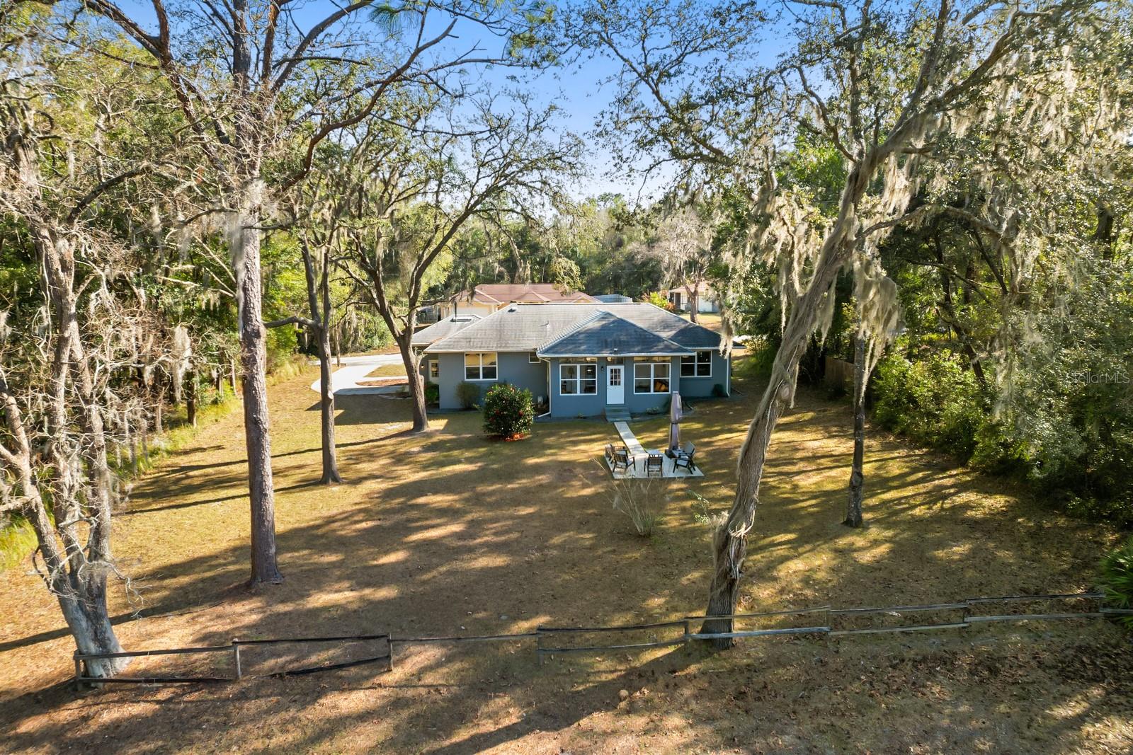 2331 W DOLPHIN DR