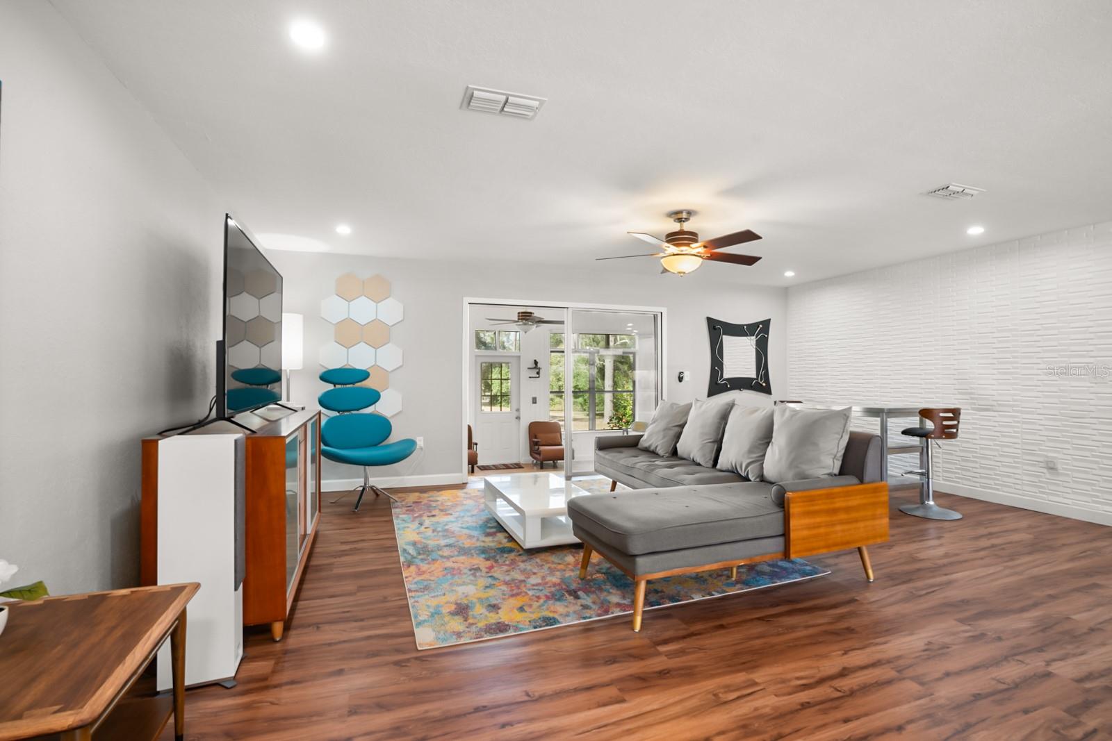 2331 W DOLPHIN DR photo 3