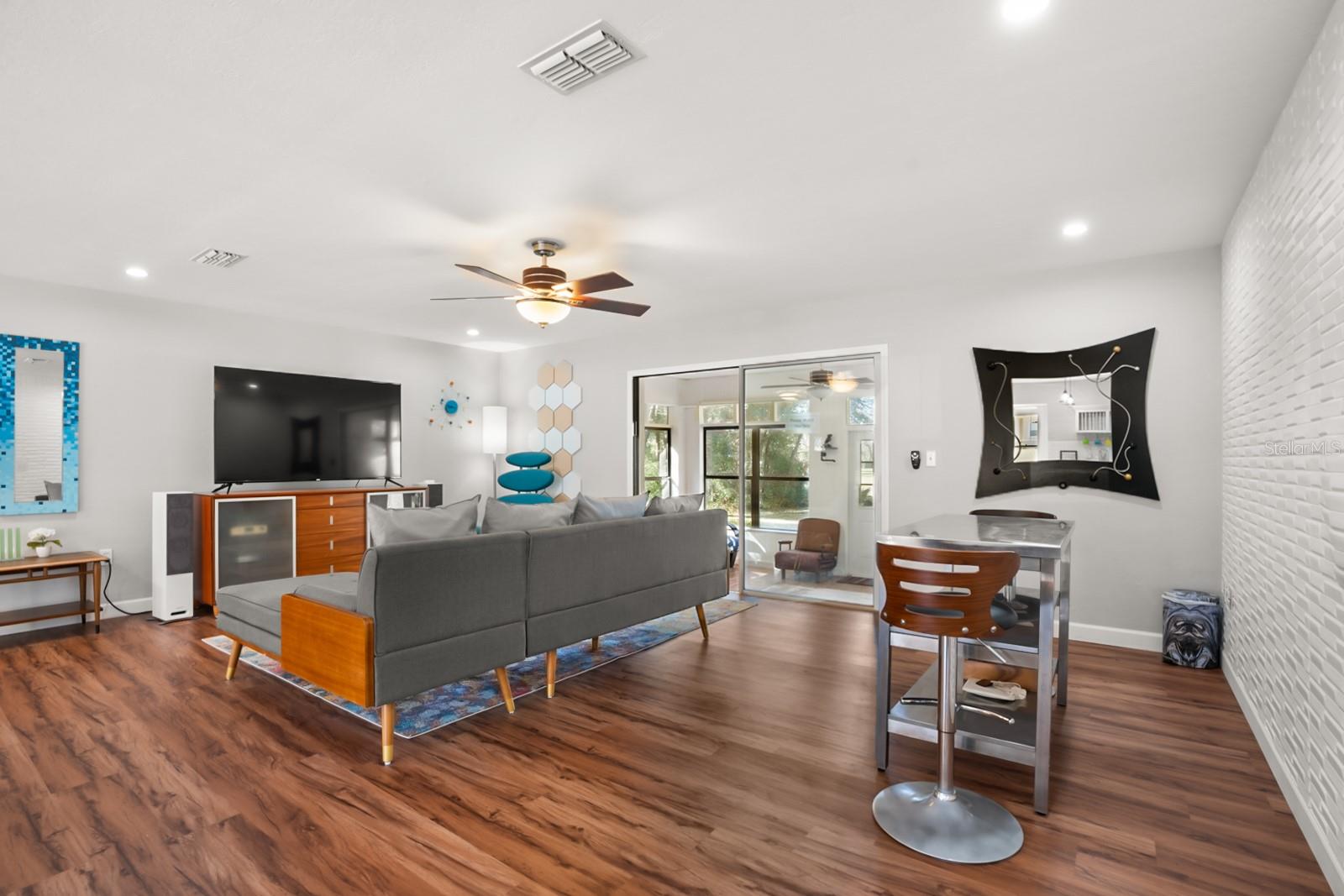 2331 W DOLPHIN DR photo 5