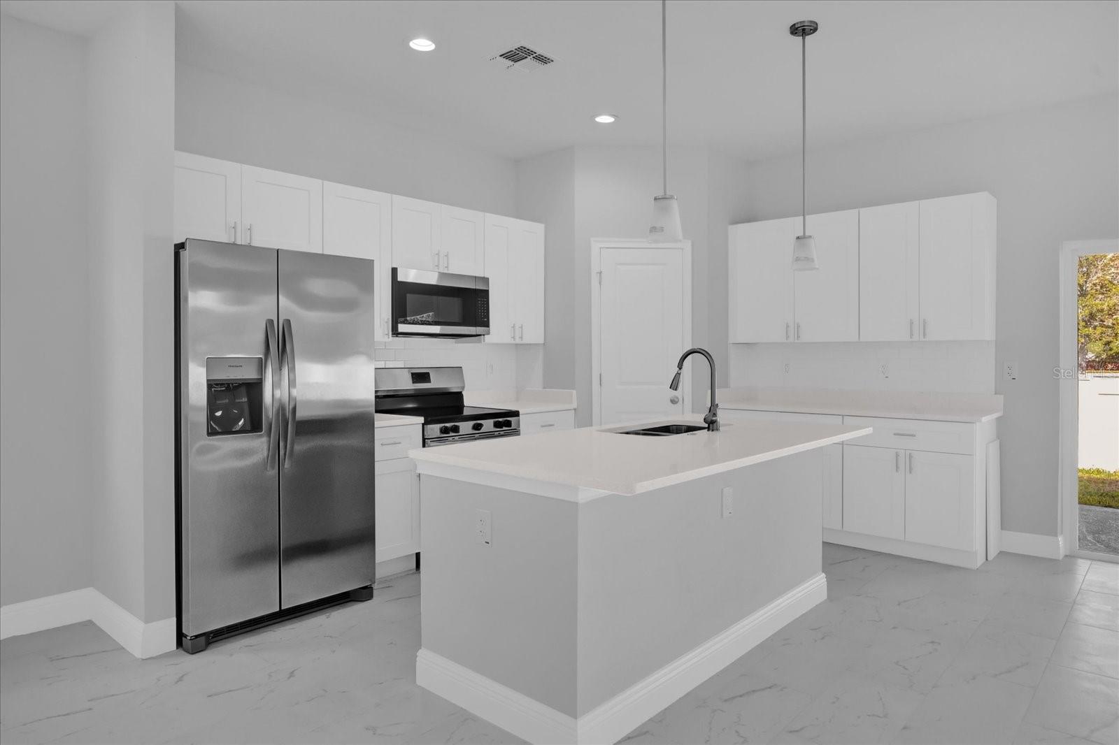 1252 ASH TREE CV photo 5