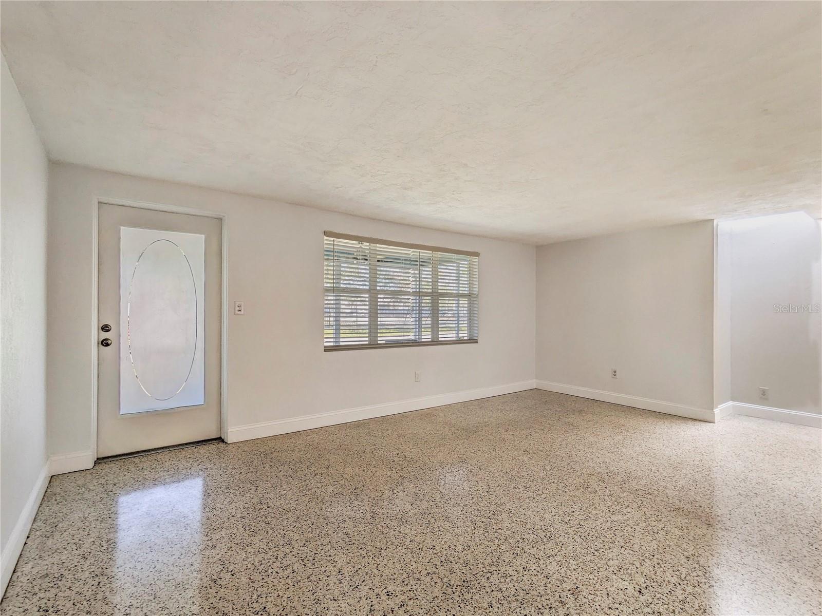 5039 SUSAN AVE photo 4