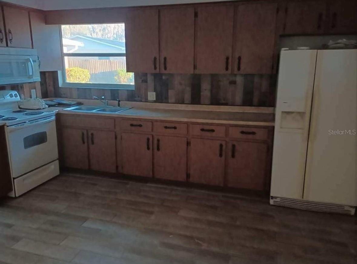 1511 E LAKE PARKER DR #2 photo 4