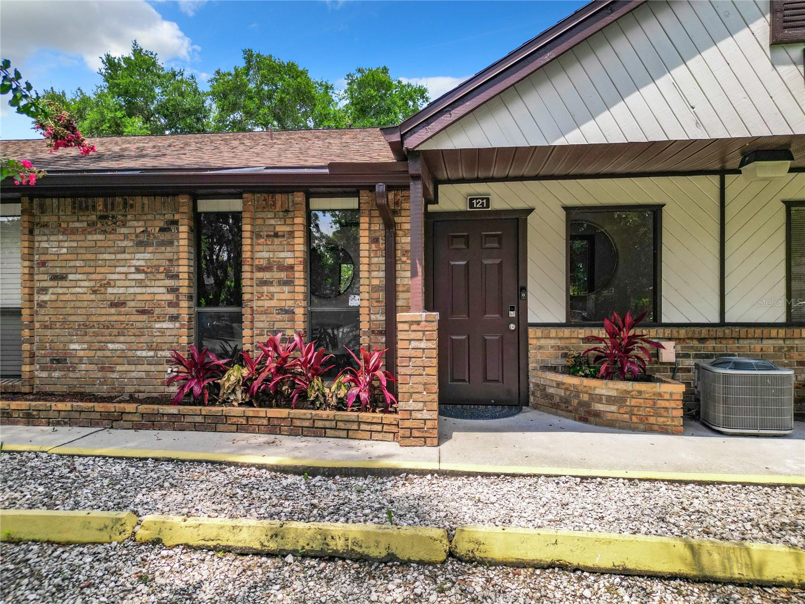 409 MONTGOMERY RD #121 photo 2