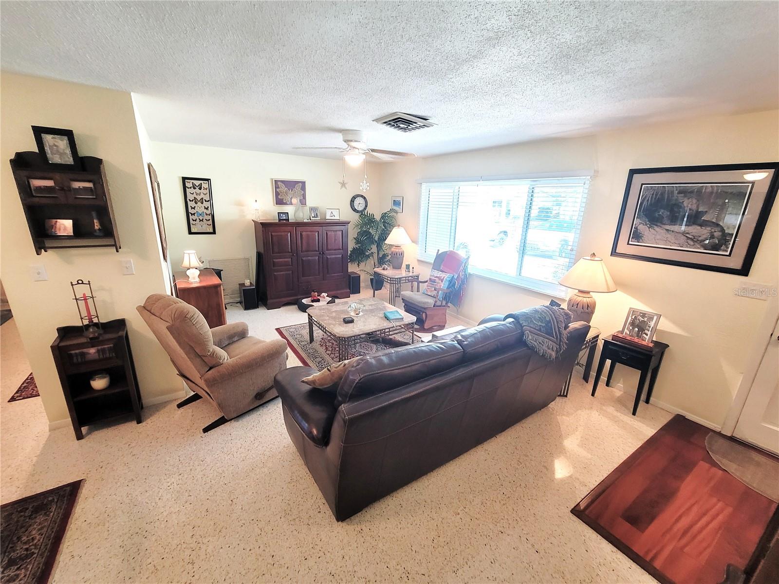 1340 OAKBROOK DR photo 4
