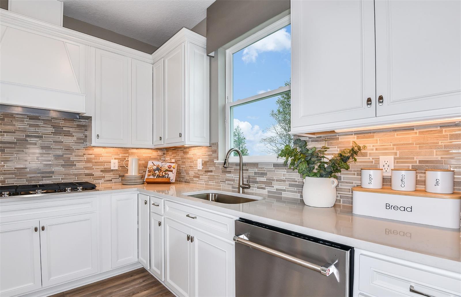8883 NIXIE AVE photo 5