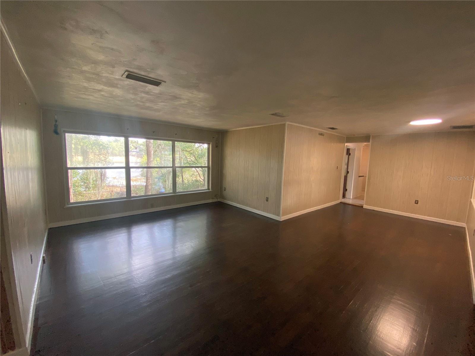 330 SW JASMINE AVE photo 4