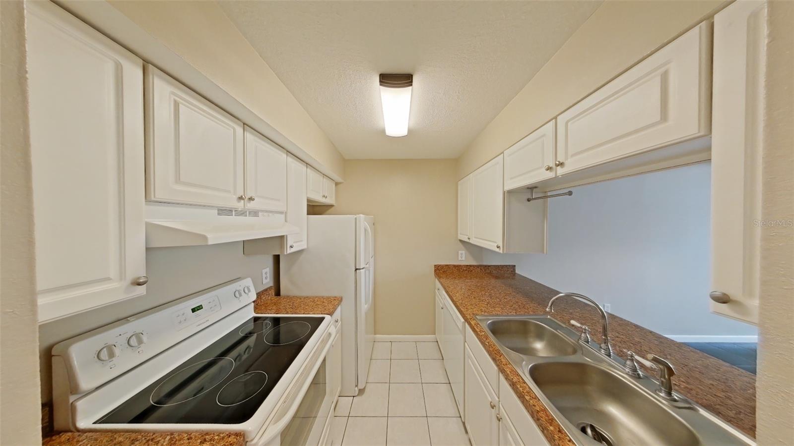 6100 PEREGRINES AVE #6100 photo 4