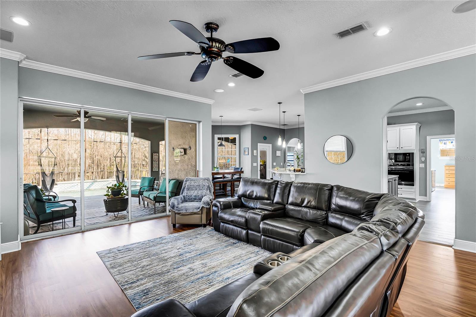 11101 VERSAILLES BLVD photo 4
