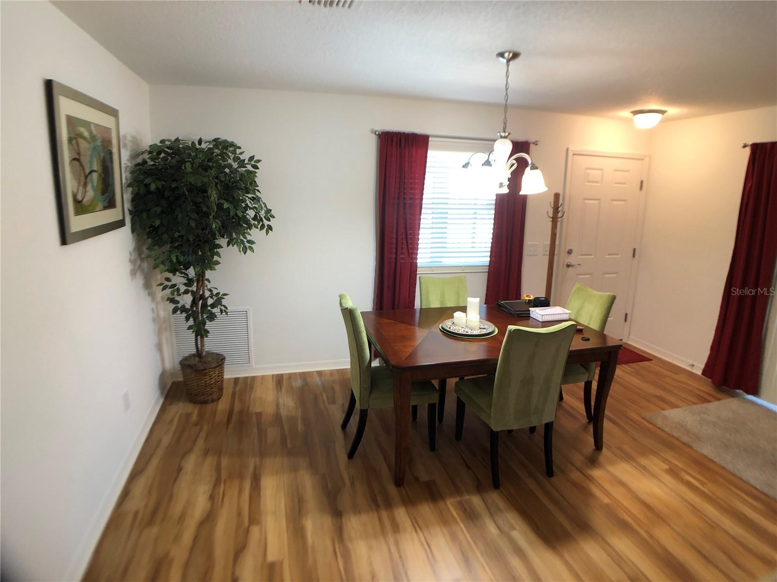 2560 LOVE AVE photo 3