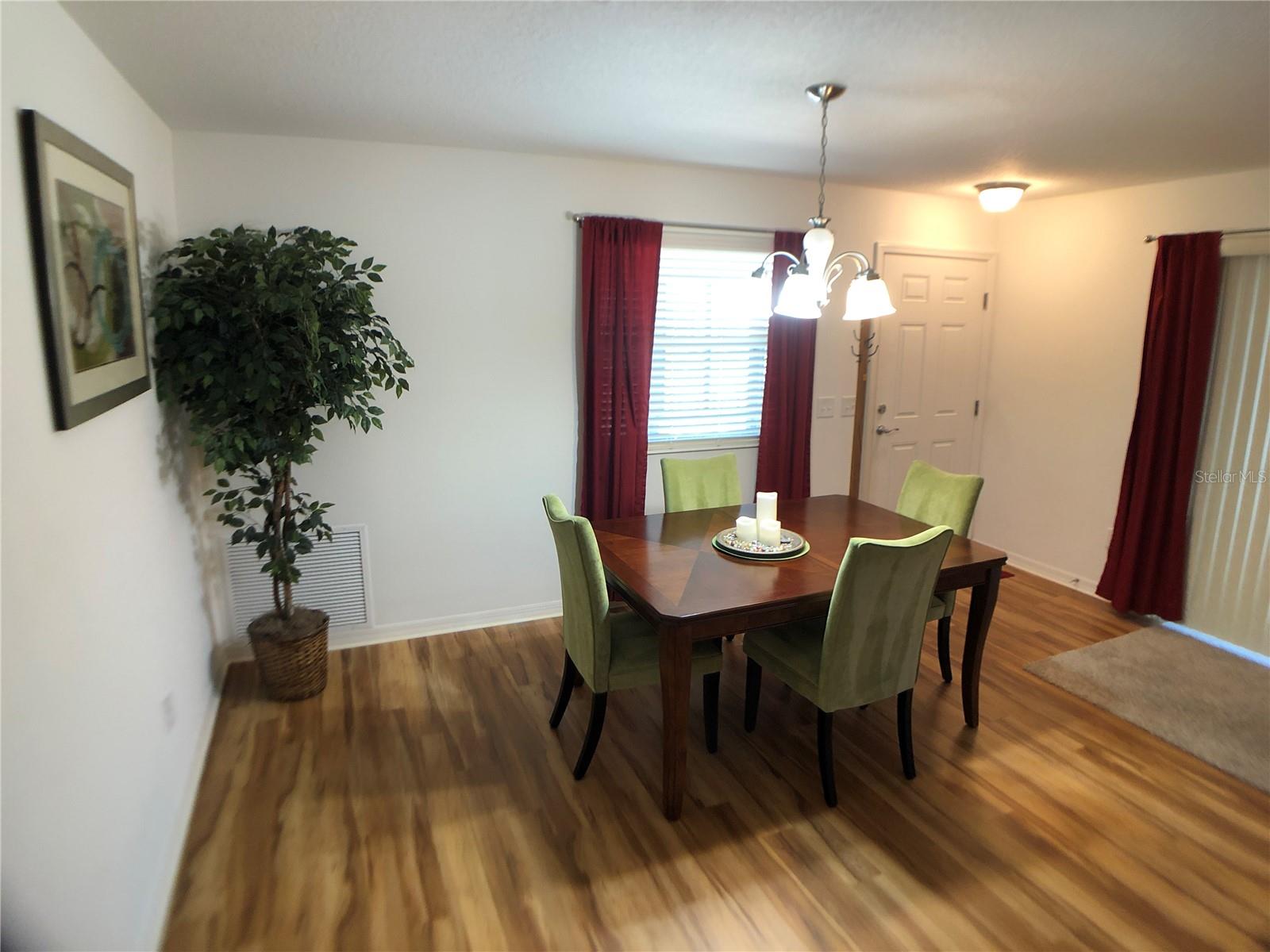 2560 LOVE AVE photo 4