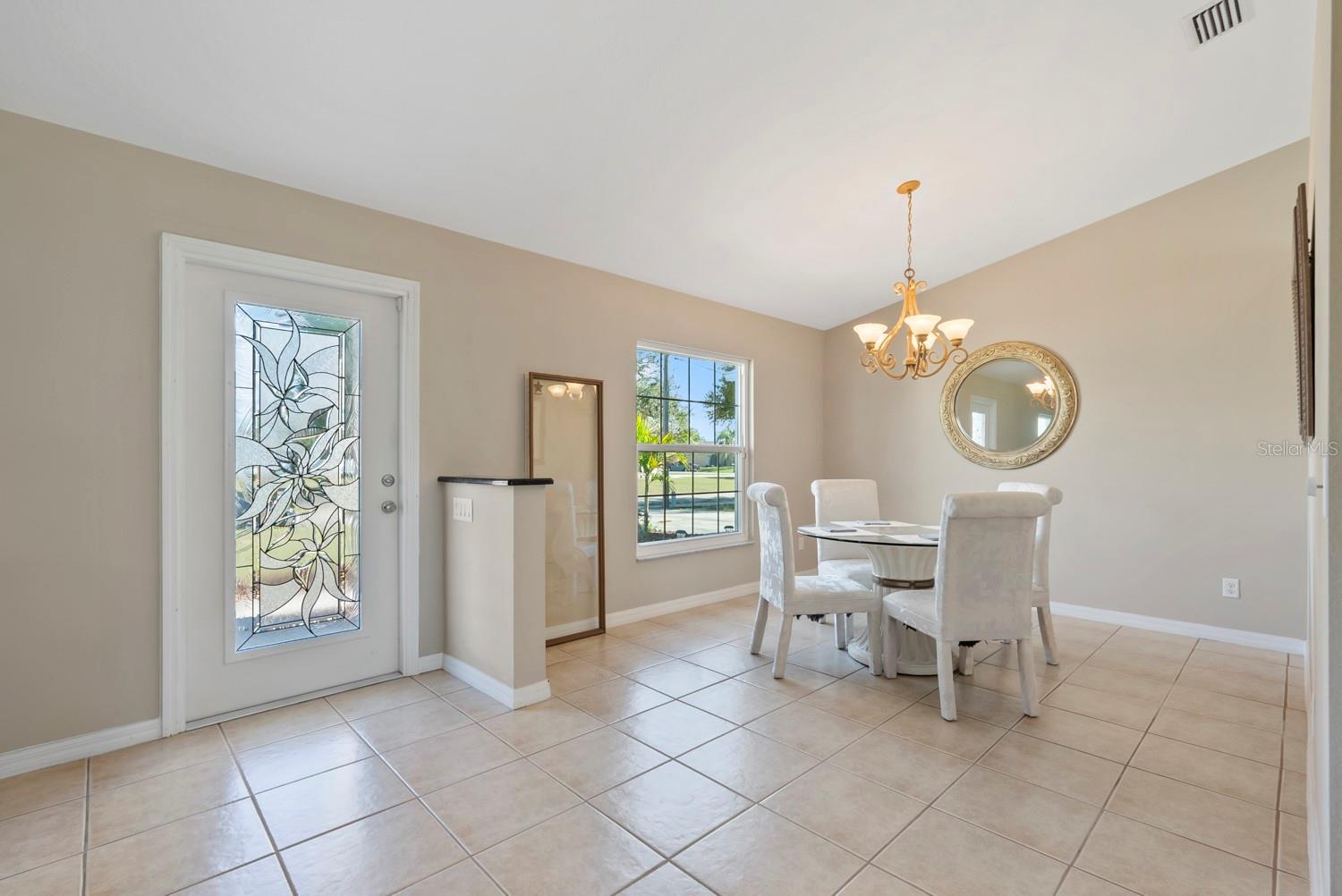 1391 ABALOM ST photo 2
