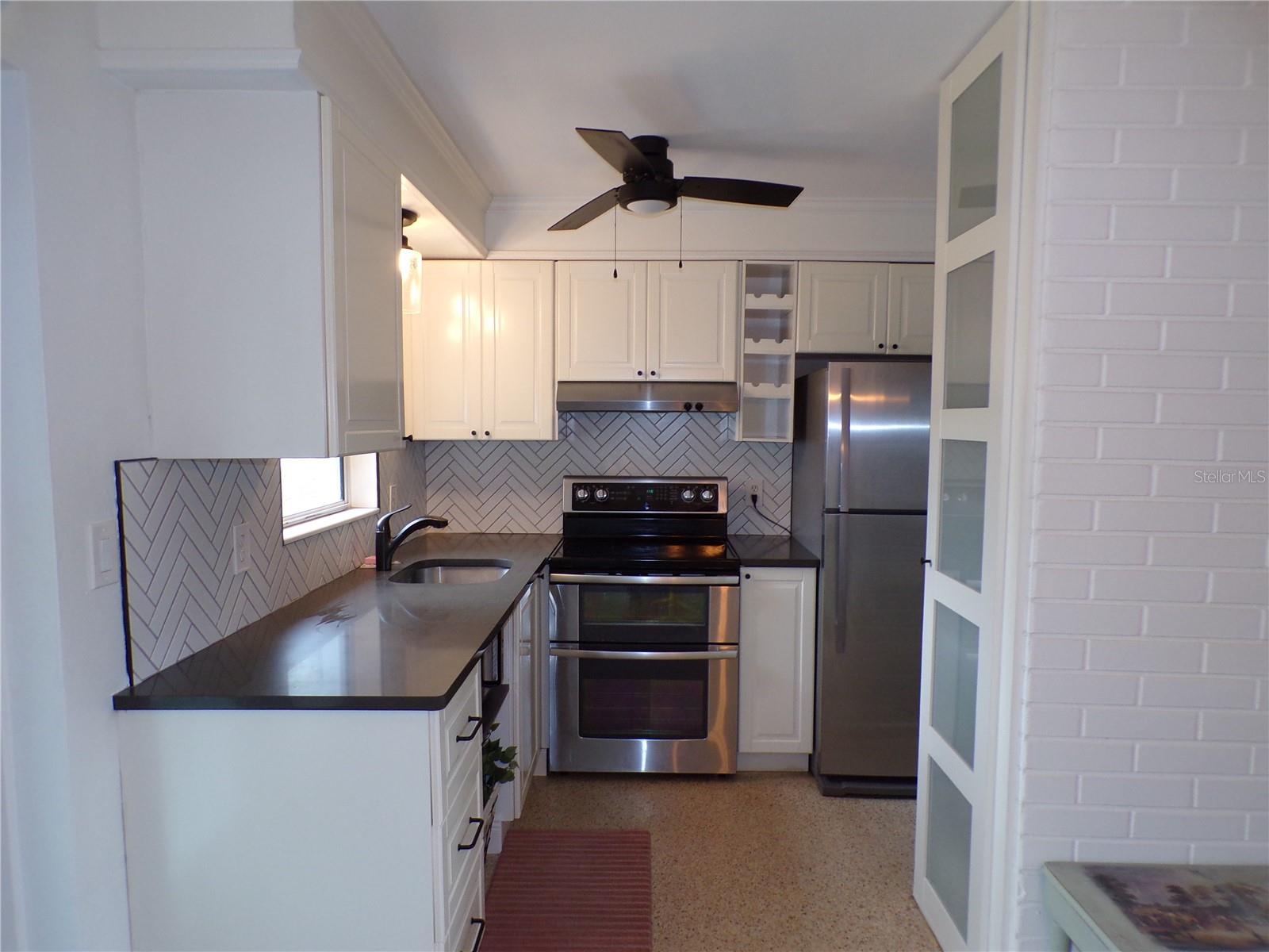 2895 HUNTINGTON DR photo 4
