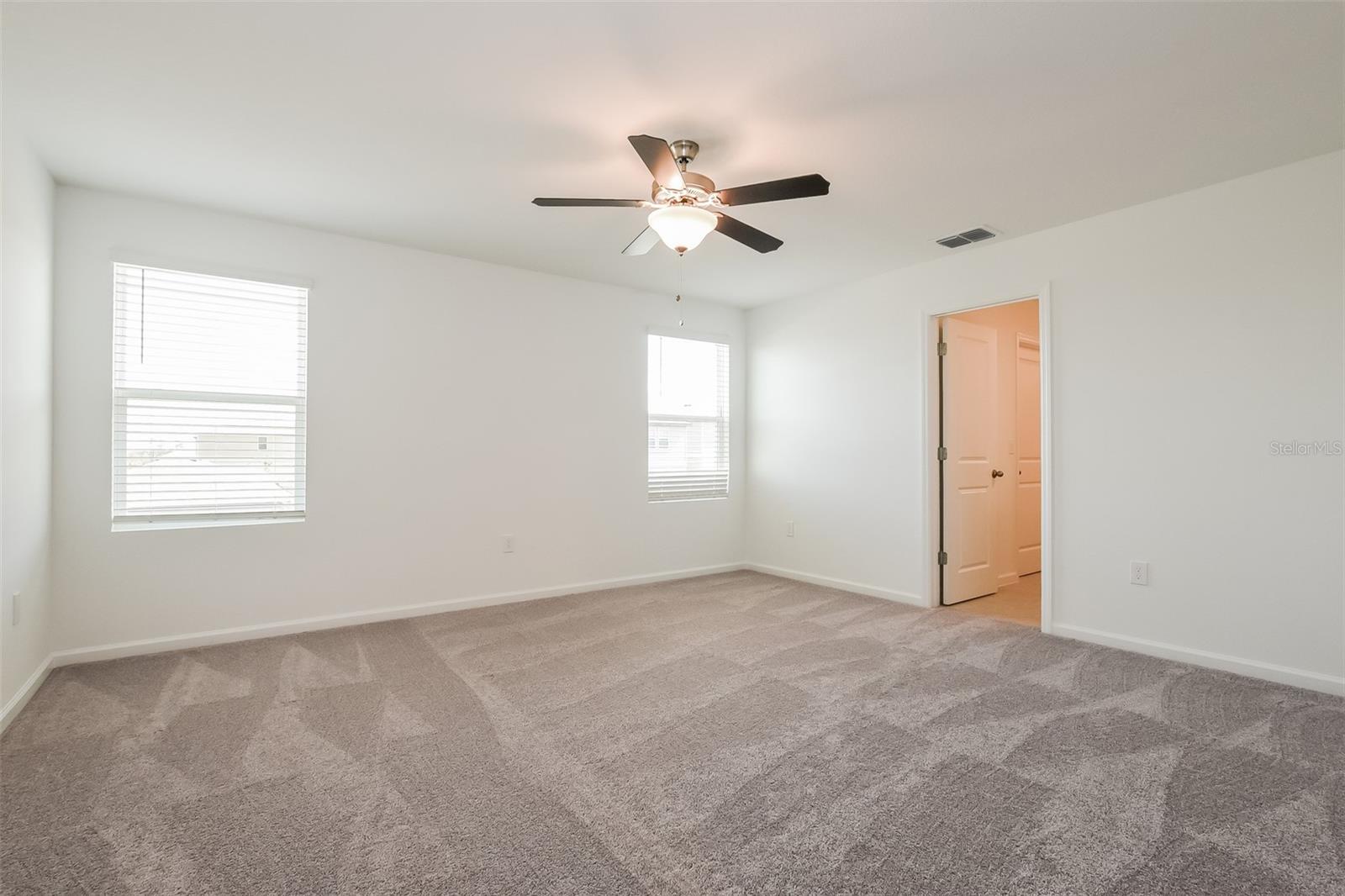 2042 HEMINGWAY CIR photo 2