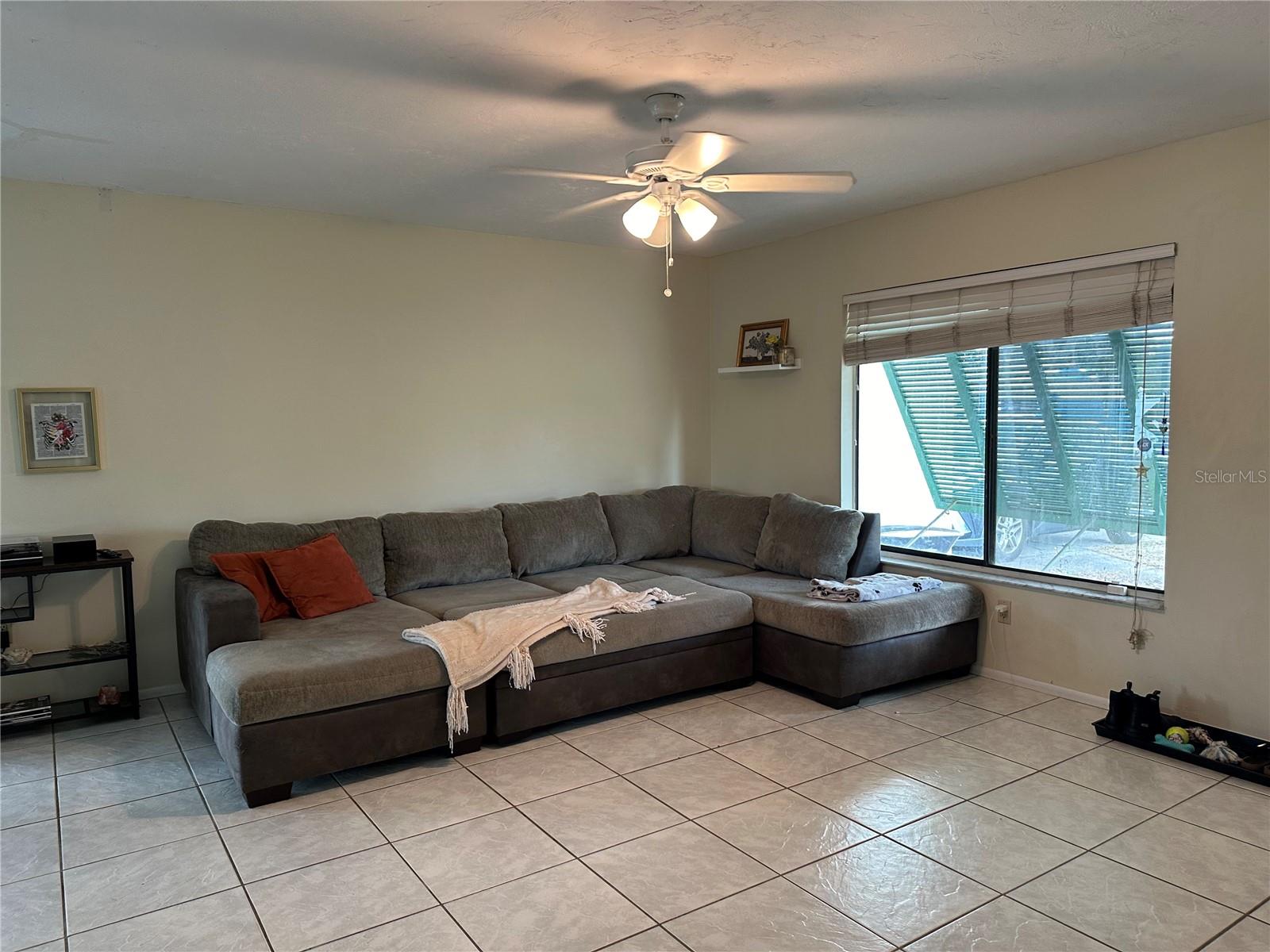 1563 BEACON DR photo 2