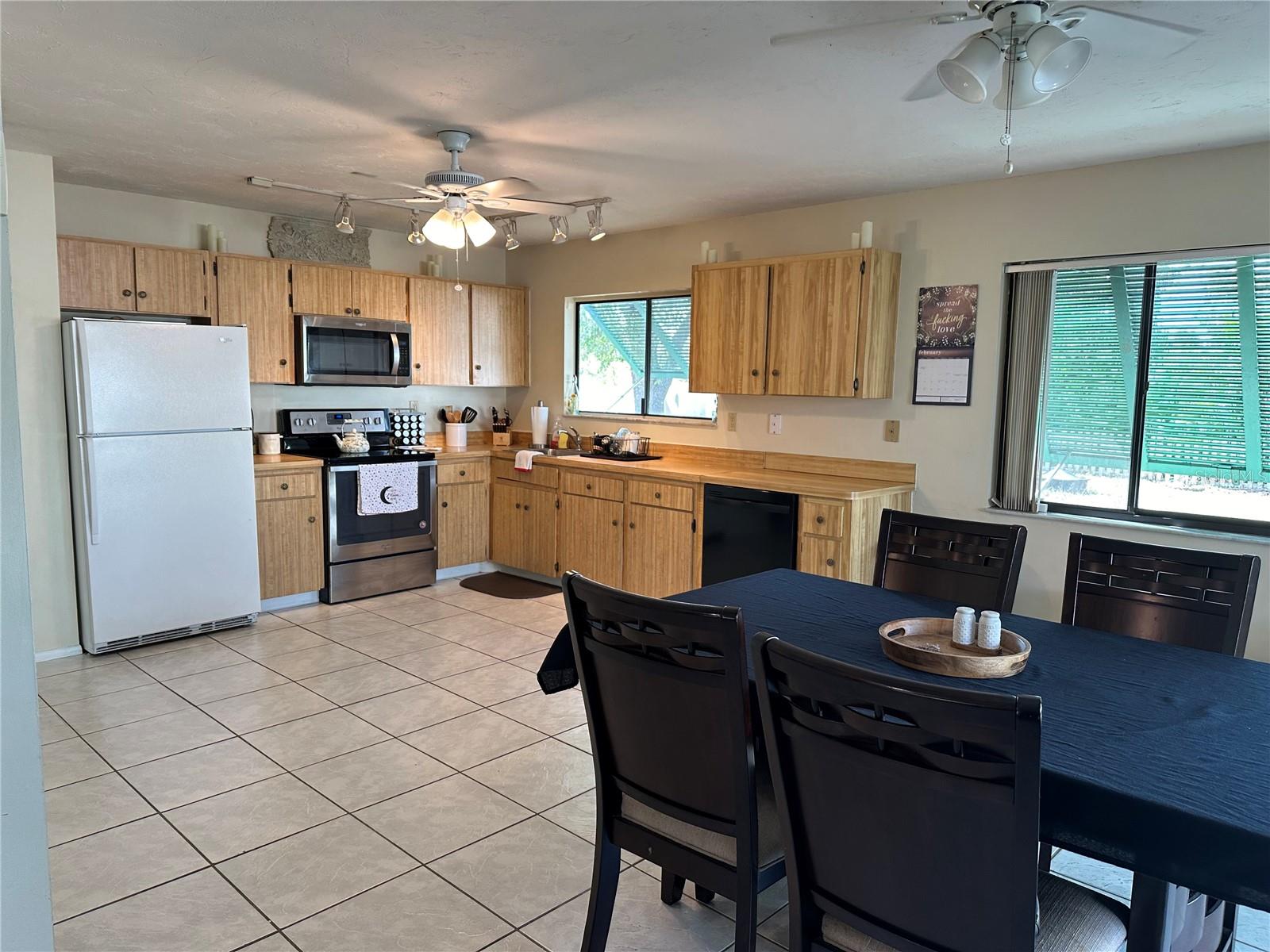 1563 BEACON DR photo 3