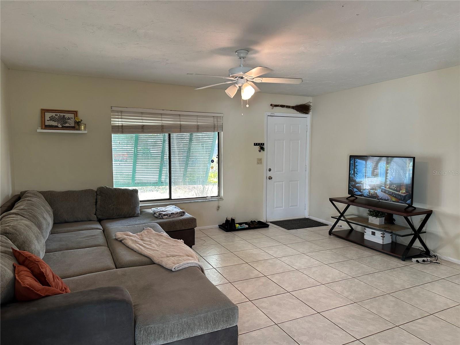 1563 BEACON DR photo 4