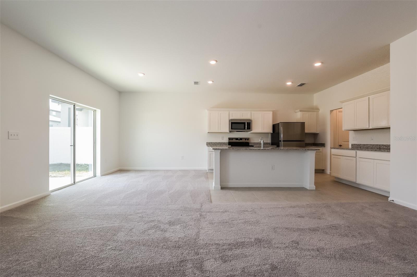 2036 HEMINGWAY CIR photo 2