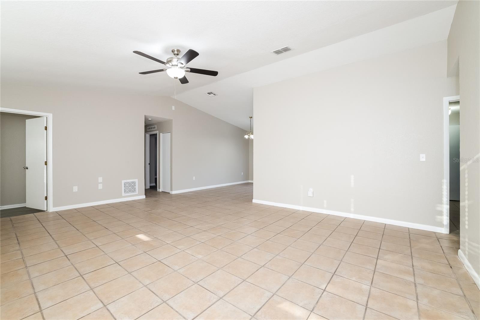 901 NAPLES WAY photo 3