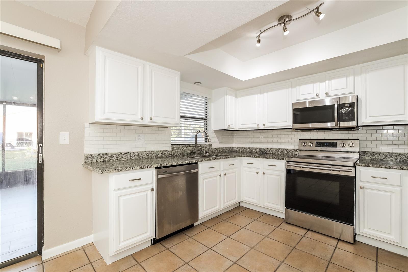 901 NAPLES WAY photo 5