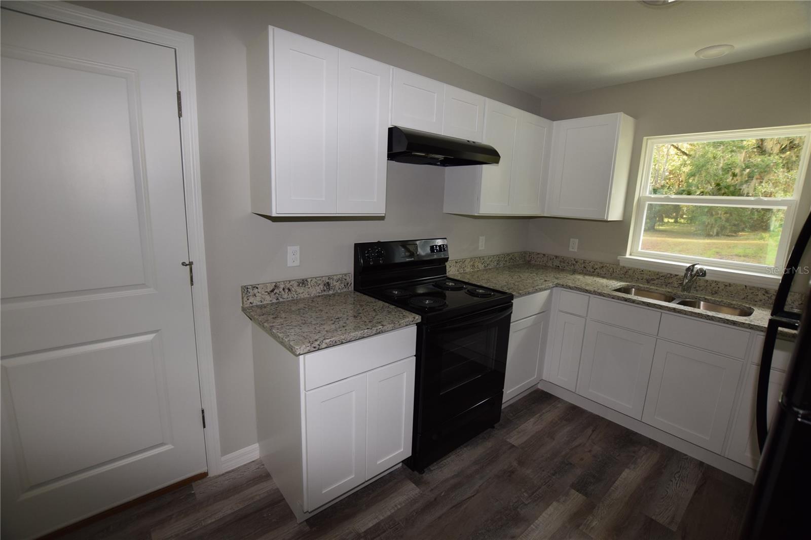 103 W DOANE AVE photo 5