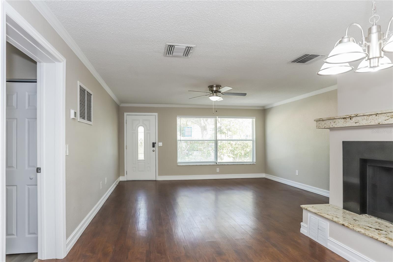 240 TWIN LAKE DR photo 3