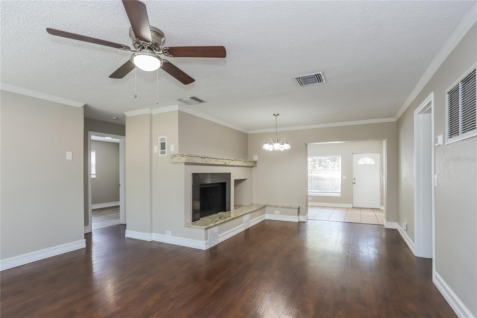 240 TWIN LAKE DR photo 4