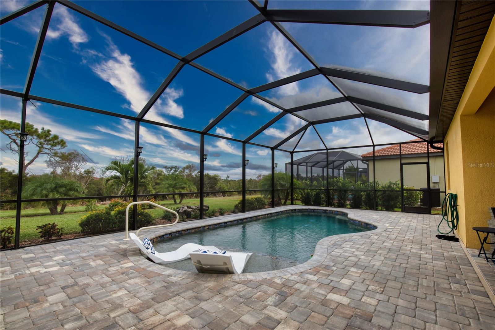 10187 CROOKED CREEK DR photo 2