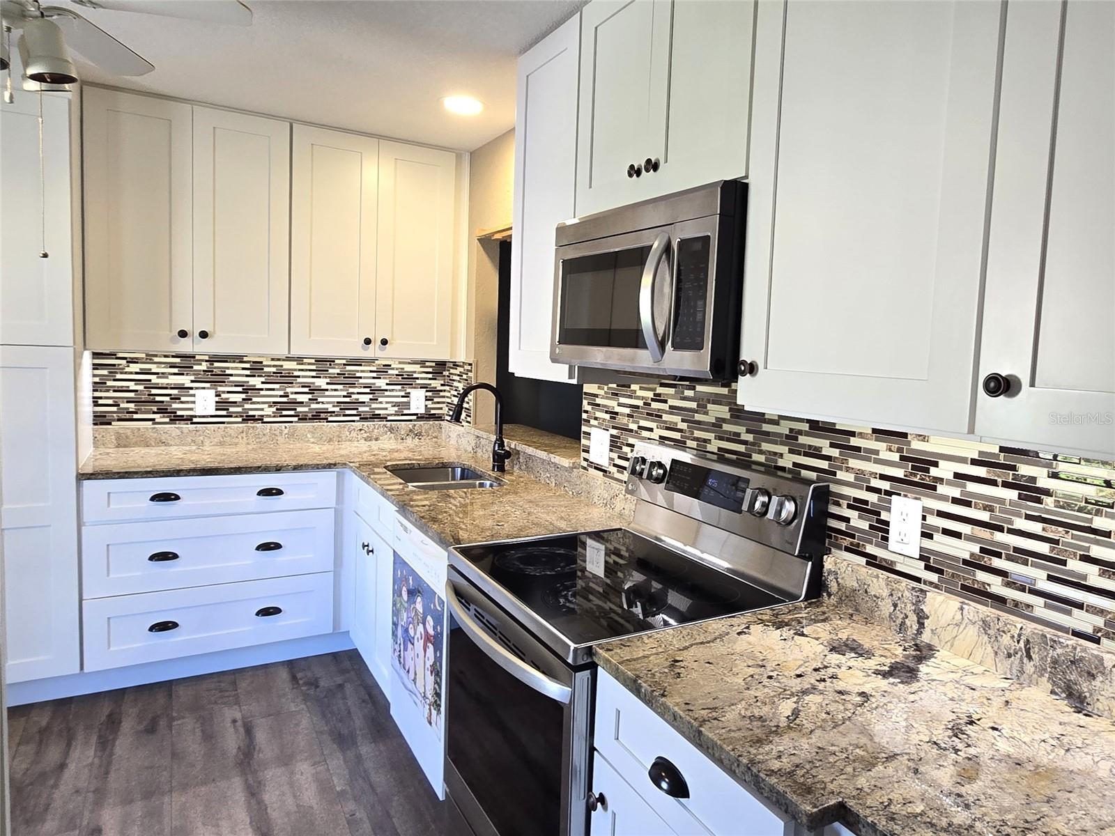 25 WINDRUSH BAY DR #25 photo 5