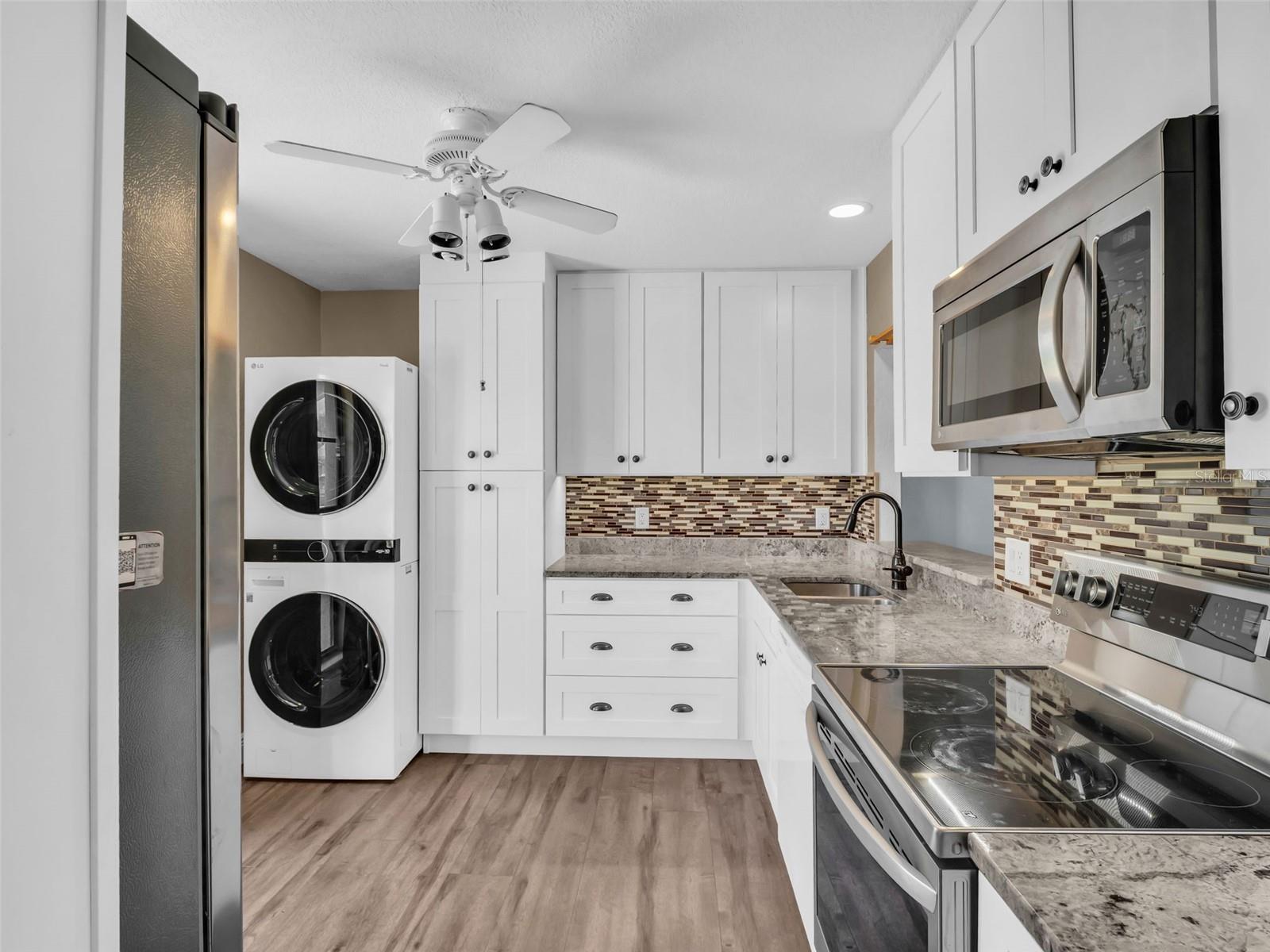 25 WINDRUSH BAY DR #25 photo 3