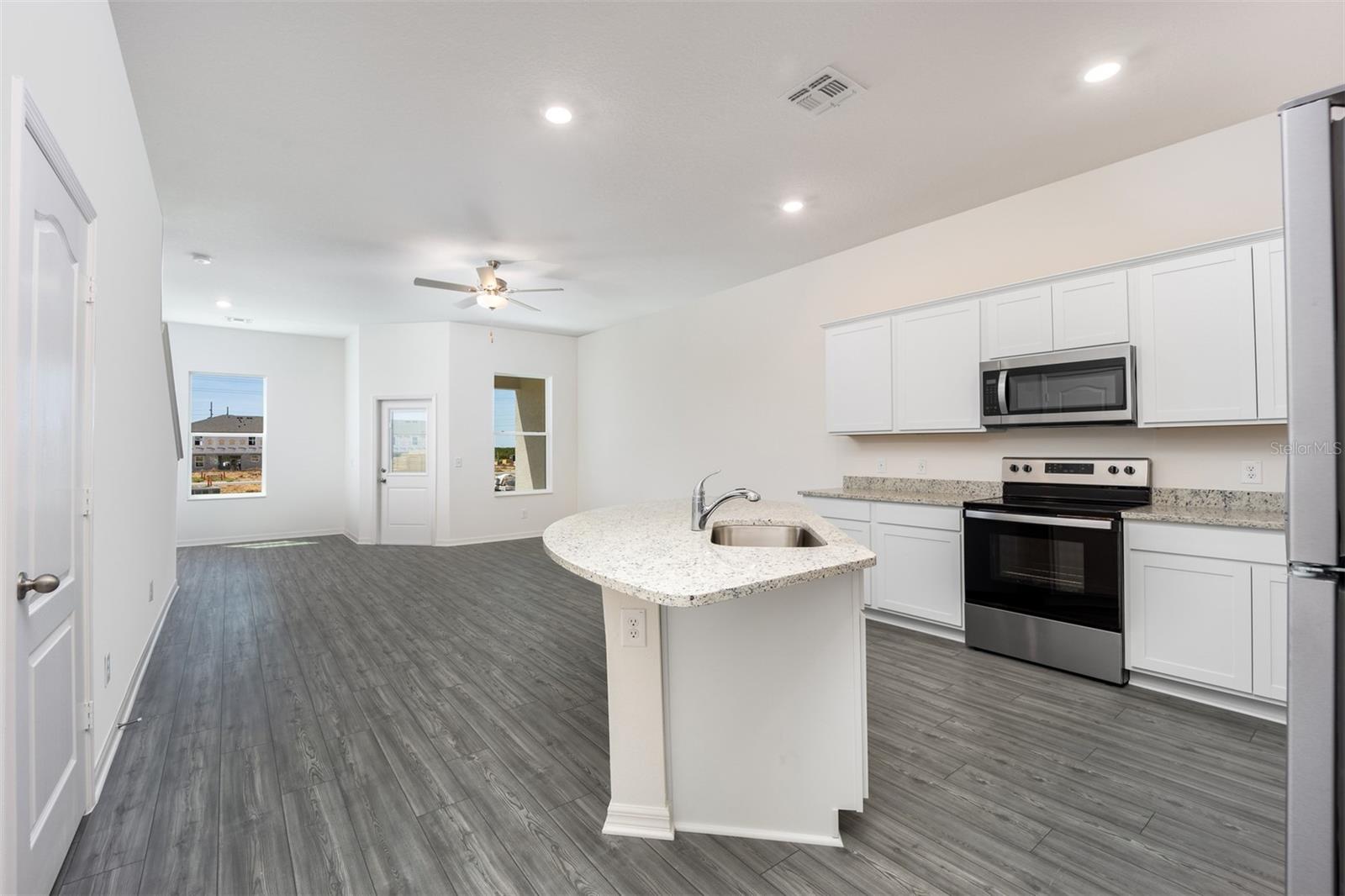 787 POPPY LN photo 3