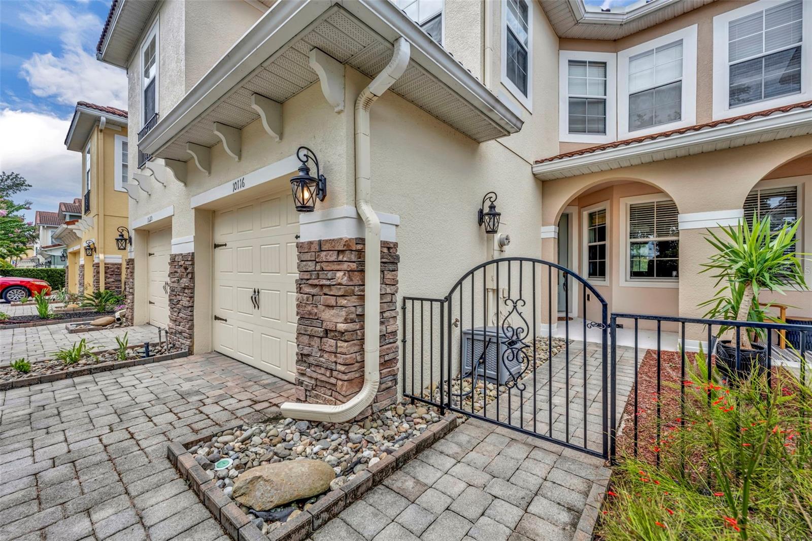 10116 FALLSGROVE ST photo 2