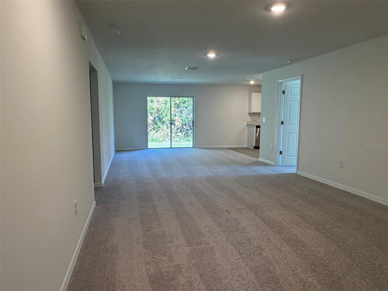 880 HUDSON VALLEY DR photo 2