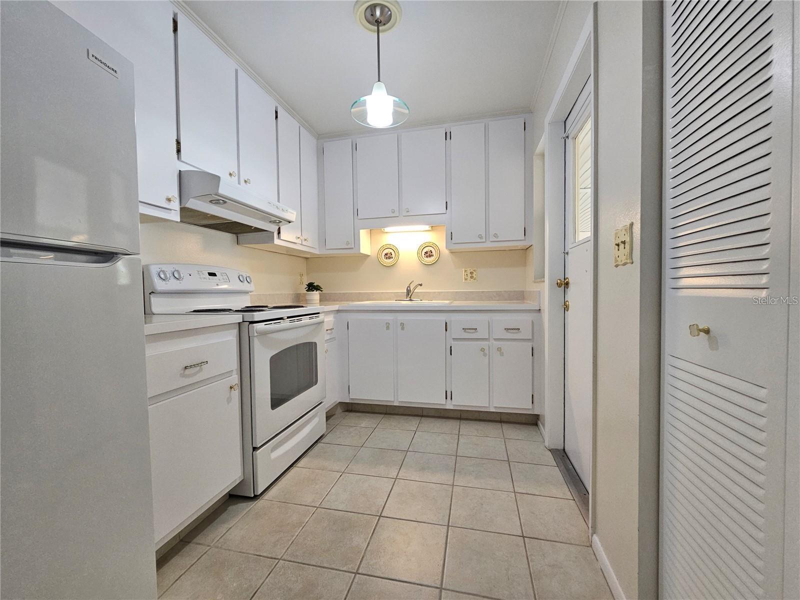 390 301 BLVD W #5B photo 5