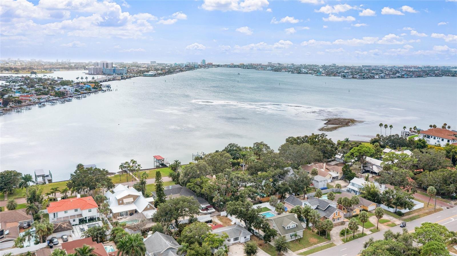 311 SUNSET DR N photo 3