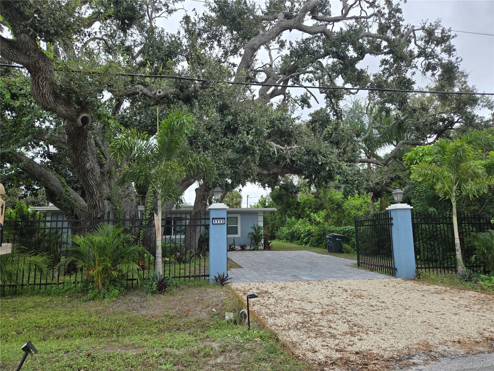 1112 SUNSET AVE photo 3